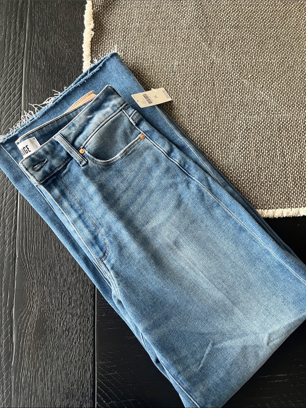 PAIGE Anessa Wide Leg raw hem jeans in Mesmerize - Picture 4 of 10